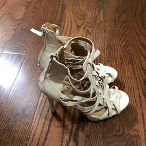 Beige suede sandal that can be worn with anything.